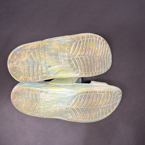 Crocs Slides Women’s Size 7 – Green & Blue Swirl Sandals - Picture 5 of 9